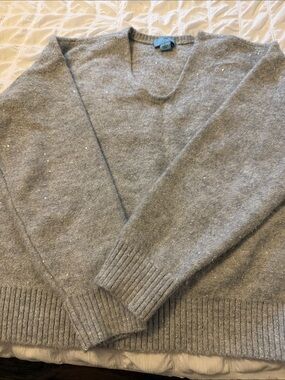 CeCe Light Gray Crewneck Sweater with Subtle Sparkle